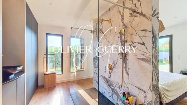 Absolument UNIQUE sur Saussan