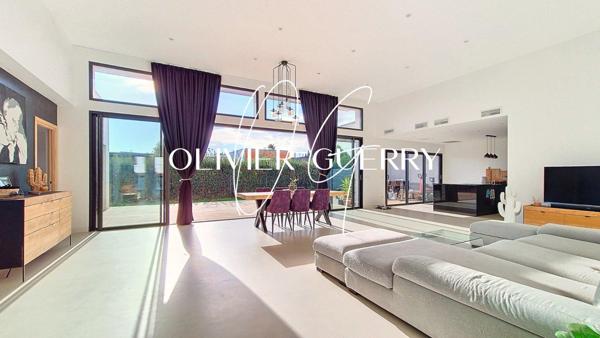 Absolument UNIQUE sur Saussan