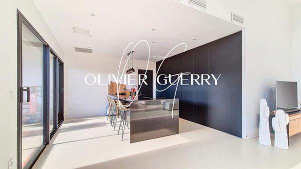 Absolument UNIQUE sur Saussan