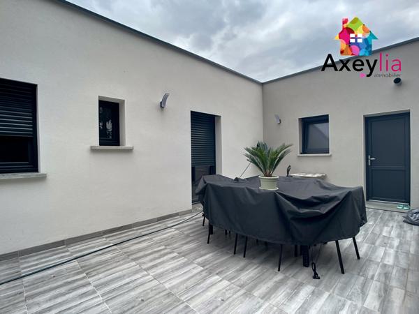 Villerest (42300) A VENDRE - VILLEREST - MAISON DE PLAIN-PIED DE 2023 AVEC TROIS CHAMBRES, GARAGE ET TERRAIN - BELLES PRESTATION