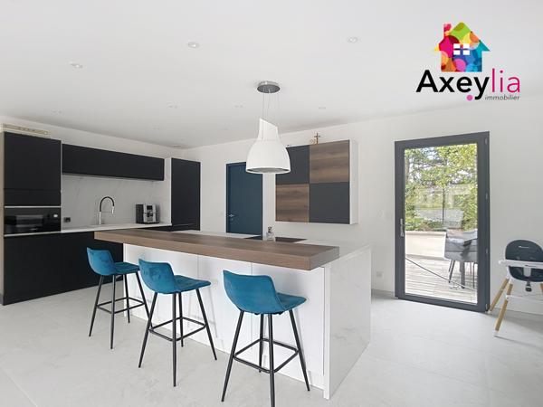 Villerest (42300) A VENDRE - VILLEREST - MAISON DE PLAIN-PIED DE 2023 AVEC TROIS CHAMBRES, GARAGE ET TERRAIN - BELLES PRESTATION