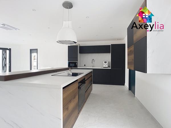 Villerest (42300) A VENDRE - VILLEREST - MAISON DE PLAIN-PIED DE 2023 AVEC TROIS CHAMBRES, GARAGE ET TERRAIN - BELLES PRESTATION