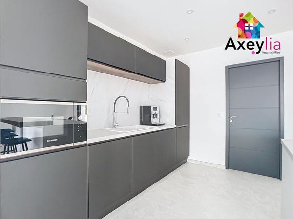 Villerest (42300) A VENDRE - VILLEREST - MAISON DE PLAIN-PIED DE 2023 AVEC TROIS CHAMBRES, GARAGE ET TERRAIN - BELLES PRESTATION