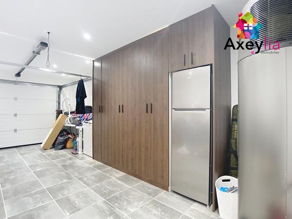 Villerest (42300) A VENDRE - VILLEREST - MAISON DE PLAIN-PIED DE 2023 AVEC TROIS CHAMBRES, GARAGE ET TERRAIN - BELLES PRESTATION