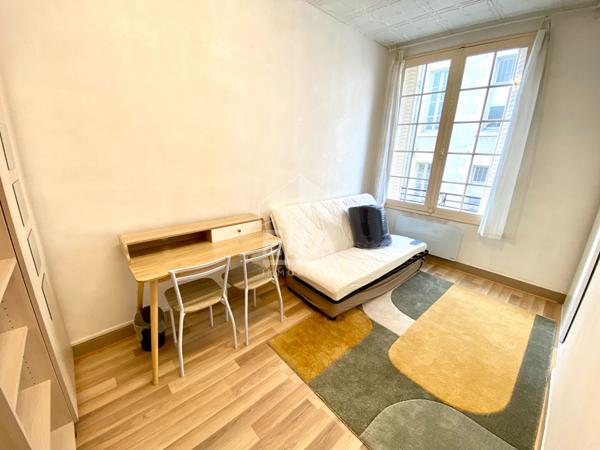 STUDIO MEUBLE - BLOIS - HYPER-CENTRE, MOBILIER & EQUIPEMENT COMPLET