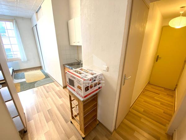 STUDIO MEUBLE - BLOIS - HYPER-CENTRE, MOBILIER & EQUIPEMENT COMPLET