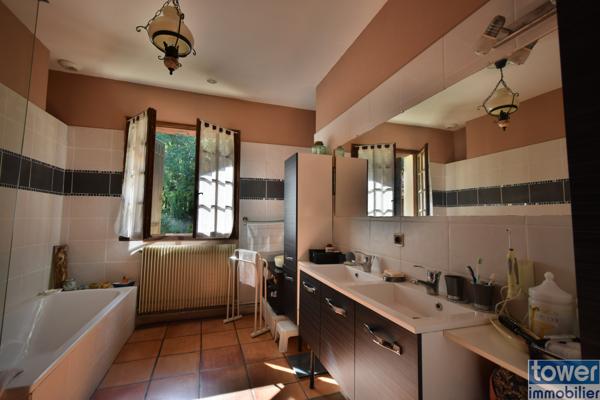 Maison 8 pièce(s) 6 chambre(s) 228 m²