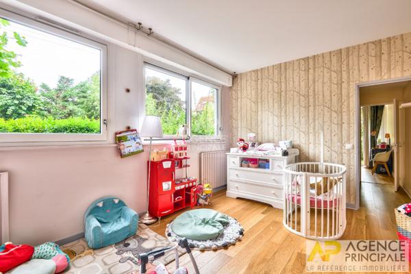 Appartement Chatou 5 pièce(s) 113 m² 669 000 € **  - Référence  158824