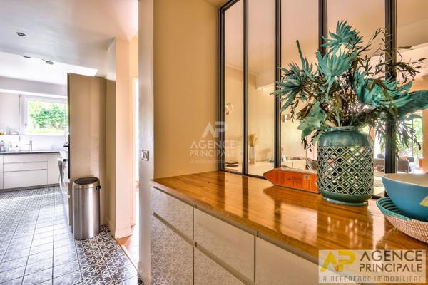 Appartement Chatou 5 pièce(s) 113 m² 669 000 € **  - Référence  158824