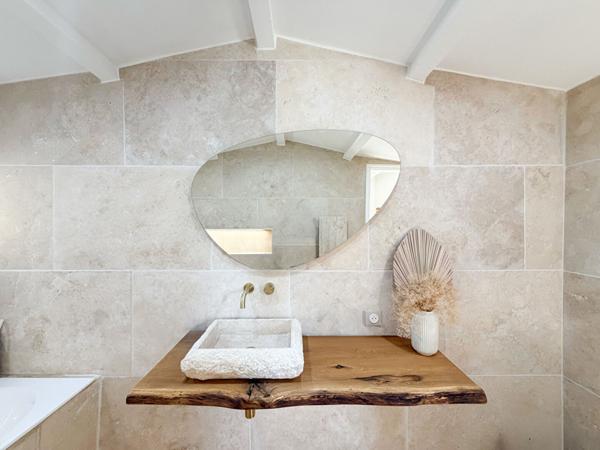 Marignane - Magnifique villa de 5 pièces de 185 m² environ dont une dépendance avec garage, atelier et piscine sur une parcelle de 1667 m²