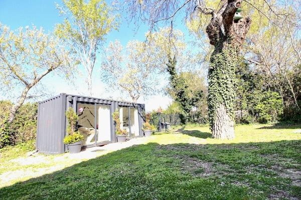 Marignane - Magnifique villa de 5 pièces de 185 m² environ dont une dépendance avec garage, atelier et piscine sur une parcelle de 1667 m²