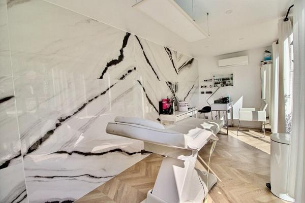 Marignane - Magnifique villa de 5 pièces de 185 m² environ dont une dépendance avec garage, atelier et piscine sur une parcelle de 1667 m²