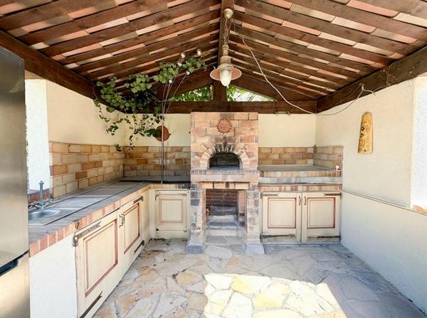 Marignane - Magnifique villa de 5 pièces de 185 m² environ dont une dépendance avec garage, atelier et piscine sur une parcelle de 1667 m²