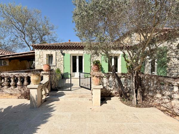 Marignane - Magnifique villa de 5 pièces de 185 m² environ dont une dépendance avec garage, atelier et piscine sur une parcelle de 1667 m²
