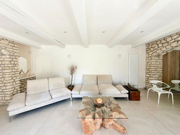 Marignane - Magnifique villa de 5 pièces de 185 m² environ dont une dépendance avec garage, atelier et piscine sur une parcelle de 1667 m²