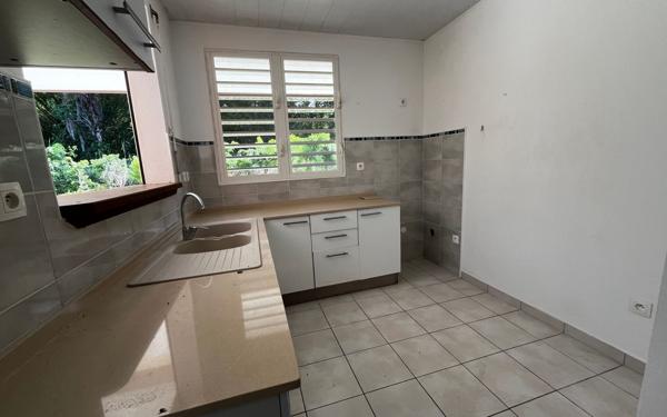 Immeuble à vendre    2 pièces • 42,71 m2 Matoury