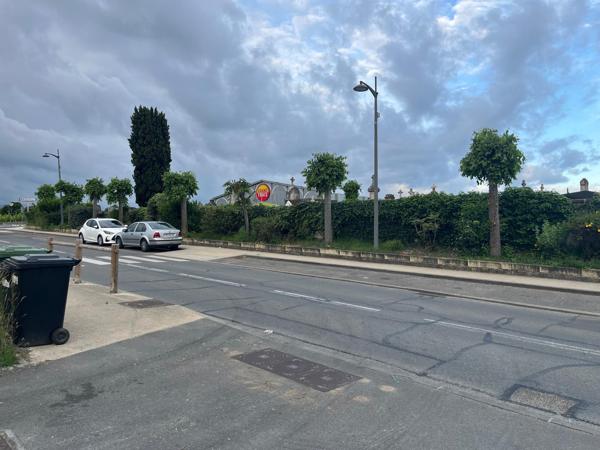 Sortie RN89, proche de commerces