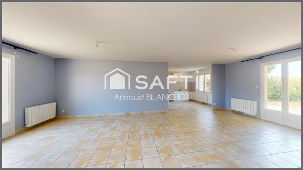Pavillon plain-pied, quatre chambres, salle de bain, garage, jardin.