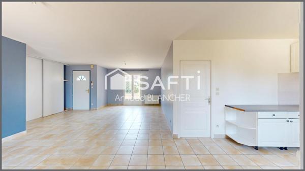 Pavillon plain-pied, quatre chambres, salle de bain, garage, jardin.