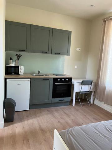 A LOUER  STUDIO MEUBLE CHAMPS ELYSE ST QUENTIN 02100