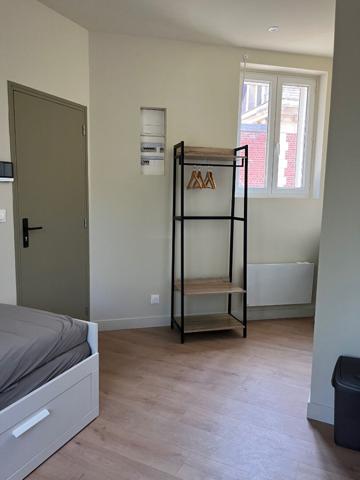 A LOUER  STUDIO MEUBLE CHAMPS ELYSE ST QUENTIN 02100