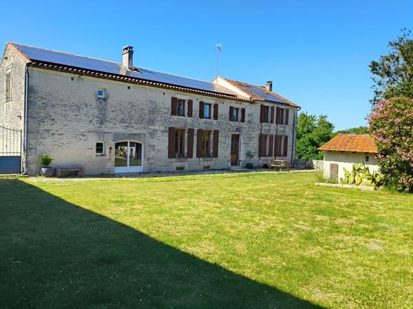 Maison à SAINT-FORT-SUR-LE-NE, 16130 - 8 pièces 255m²