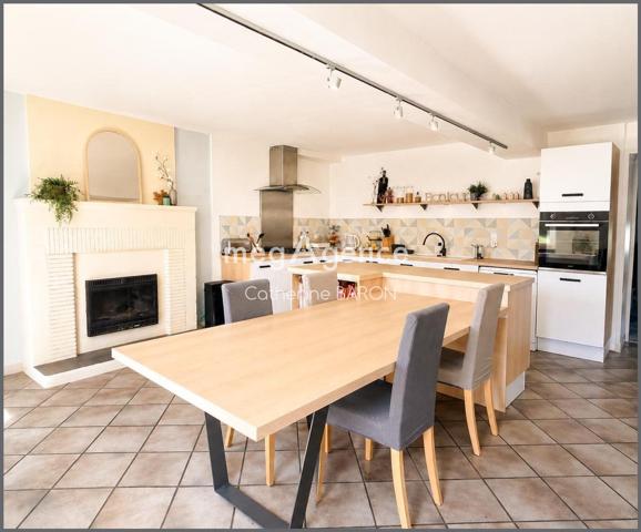 Maison à SAINT-FORT-SUR-LE-NE, 16130 - 8 pièces 255m²