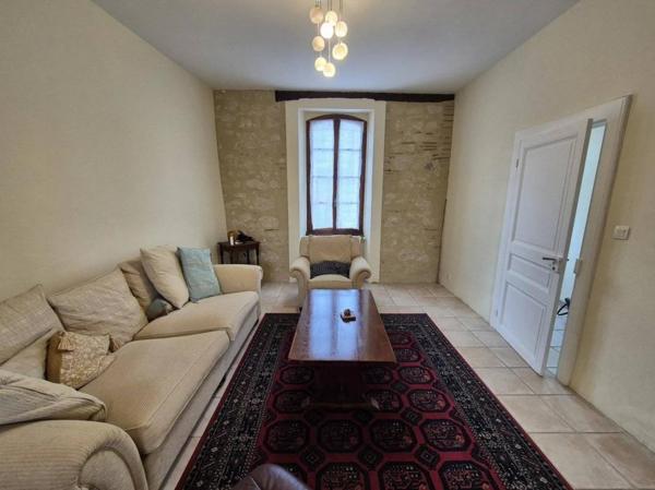 Maison Spacieuse à Saramon avec Cheminée et Jardin Clôturé