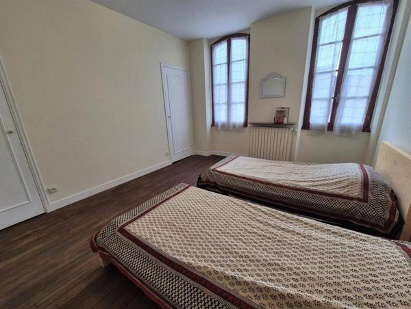 Maison Spacieuse à Saramon avec Cheminée et Jardin Clôturé