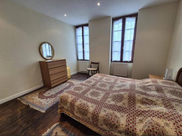 Maison Spacieuse à Saramon avec Cheminée et Jardin Clôturé