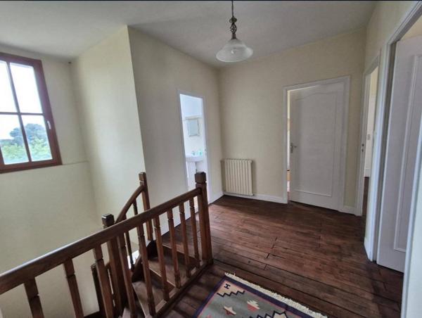 Maison Spacieuse à Saramon avec Cheminée et Jardin Clôturé