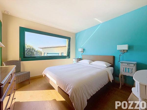Élégance contemporaine aux portes de Granville , Villa d'exception avec piscine, prestations haut de gamme et performance énergétique AA LONGUEVILLE