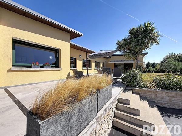 Élégance contemporaine aux portes de Granville , Villa d'exception avec piscine, prestations haut de gamme et performance énergétique AA LONGUEVILLE