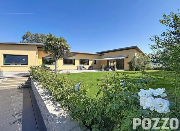 Élégance contemporaine aux portes de Granville , Villa d'exception avec piscine, prestations haut de gamme et performance énergétique AA LONGUEVILLE