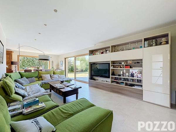 Élégance contemporaine aux portes de Granville , Villa d'exception avec piscine, prestations haut de gamme et performance énergétique AA LONGUEVILLE