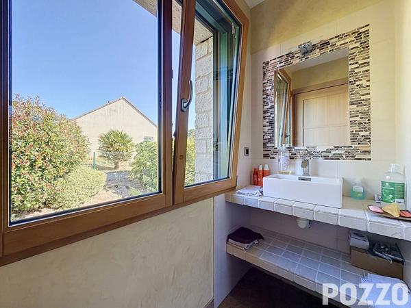 Élégance contemporaine aux portes de Granville , Villa d'exception avec piscine, prestations haut de gamme et performance énergétique AA LONGUEVILLE