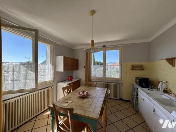 Montélimar , appartement 1 er étage dans une maison individuelle avec parcelle de terrain.
