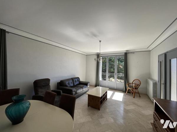 Montélimar , appartement 1 er étage dans une maison individuelle avec parcelle de terrain.