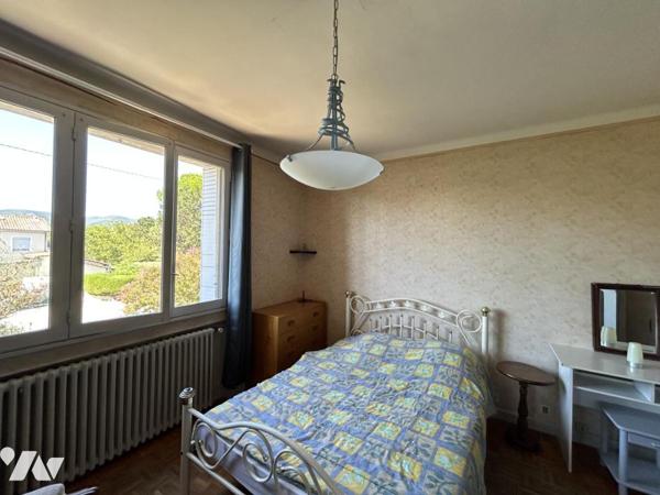 Montélimar , appartement 1 er étage dans une maison individuelle avec parcelle de terrain.