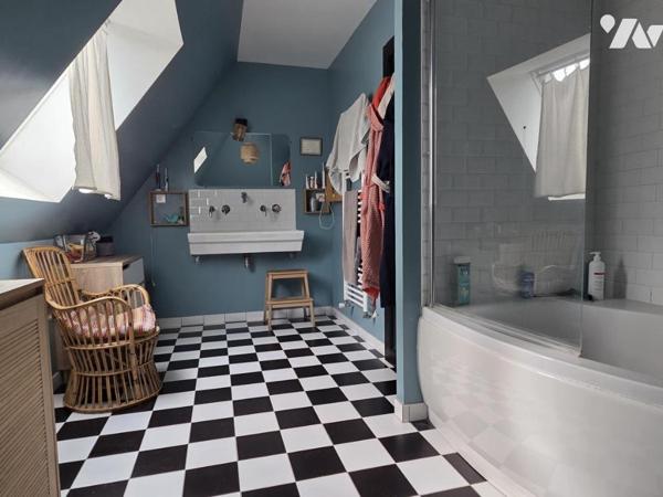 Château-Gontier proche centre-ville, maison 173m² habitables, avec jardin.