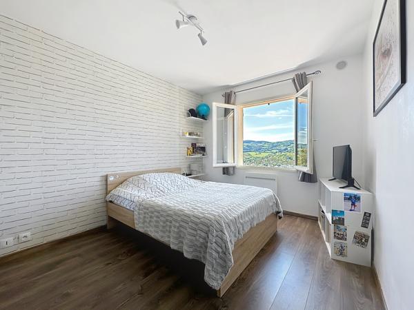 MAGNIFIQUE VUE - MAISON FAMILIALE 165M² AVEC 5 CHAMBRES - PISCINE