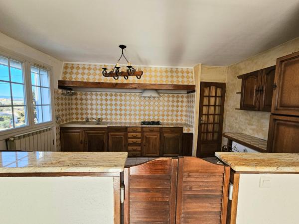 Villa T4 plain-pied avec vue imprenable, centre du village