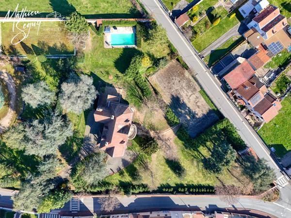 CHAZELLES SUR LYON - Propriété de Prestige