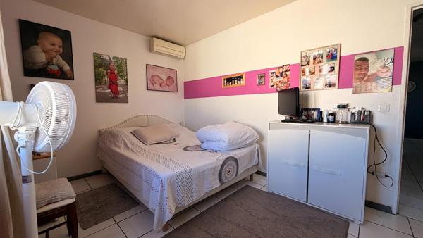 Deux logements + grand garage au calme à Marignane