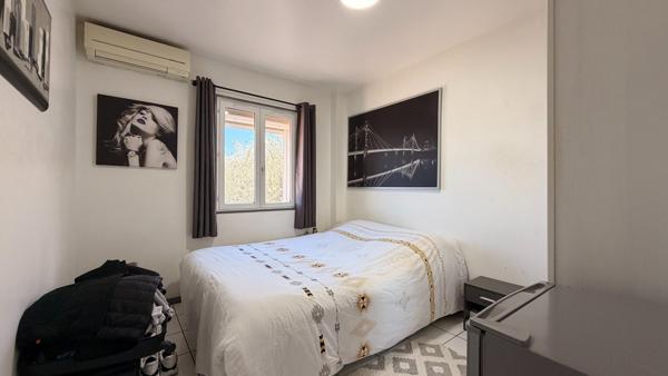 Deux logements + grand garage au calme à Marignane