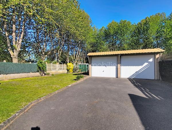 OFFRE ACCEPTEE sans publication.

Deux maisons, une seule opportunité.

À Noyelles-sous-Lens, découvrez un lieu de vie rare où confort, tranquillité et intelligence financière se rencontrent.

La maison principale, impeccablement entretenue, offre des prestations soignées : beaux espaces de vie, 4 chambres, véranda chauffée, triple vitrage, poêle à granulés hydro, aucun travaux à prévoir.

À cela s’ajoute une seconde habitation indépendante de 49 m², parfaite pour accueillir un proche… ou générer jusqu’à 650 € de revenus locatifs par mois.

Une propriété pensée pour vivre mieux, tout en allégeant son crédit.

Terrain arboré de 789 m², garages, environnement calme et sans vis-à-vis.
