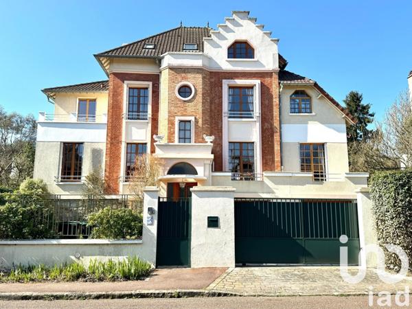 Maison 9 pièces de 272 m² à Sceaux (92330)