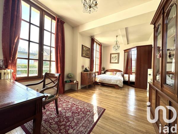 Maison 9 pièces de 272 m² à Sceaux (92330)