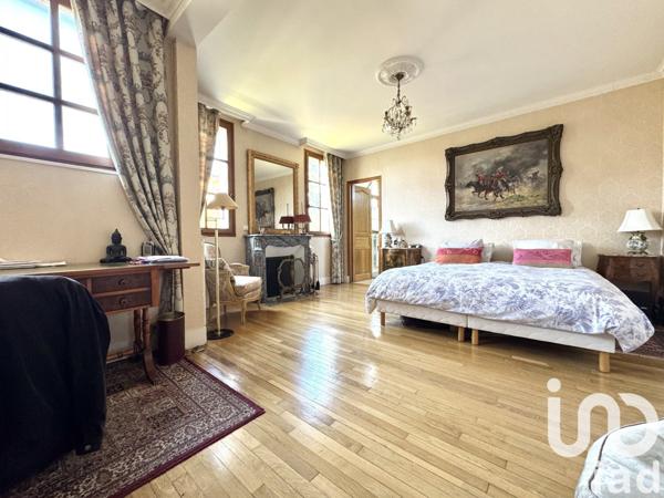 Maison 9 pièces de 272 m² à Sceaux (92330)