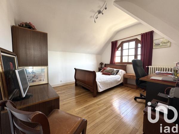 Maison 9 pièces de 272 m² à Sceaux (92330)